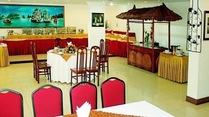 Nhà hàng trong khuân viên