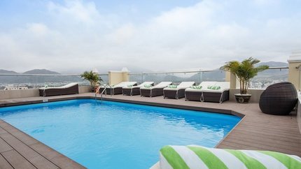 Hồ bơi ngoài trời