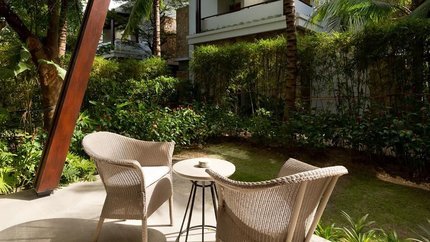 Căn Bungalow có ban công ngắm vườn xanh