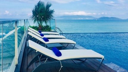 Bể bơi ngoài trời
