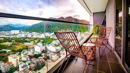 Phòng có ban công thoáng mát với góc nhìn đẹp
