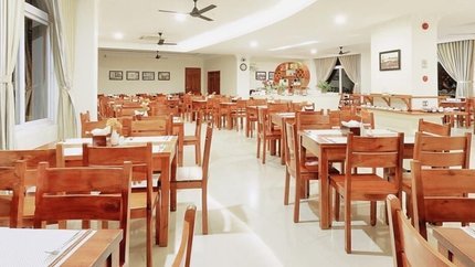 Nhà hàng thiết kế giản dị, gần gũi