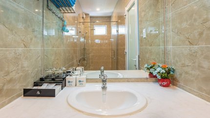 Phòng tắm gọn gàng sạch sẽ