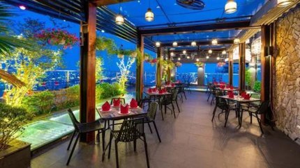 Sảnh coffe tại tầng thượng khách sạn