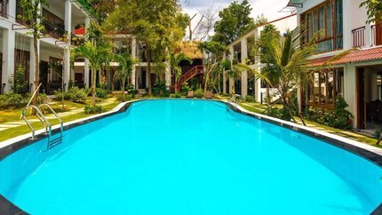 Bể bơi ngoài trời