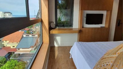 Phòng có tivi, bàn làm việc