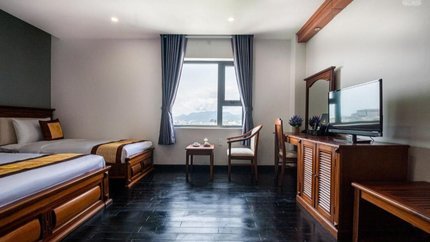 Phòng có ti vi, tủ đựng đồ