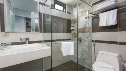 Phòng tắm khách sạn Calix