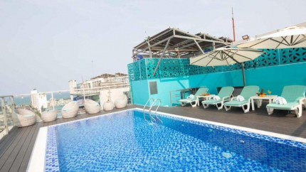 Bể bơi ngoài trời Calix Hotel