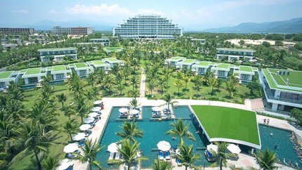 Bể bơi ngoài trời rộng lớn