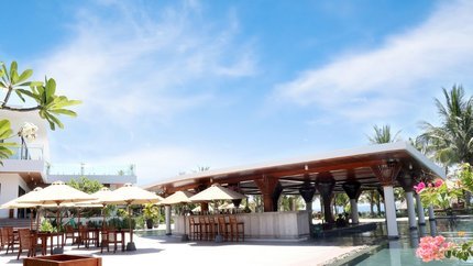 Quầy bar với đa dạng đồ uống