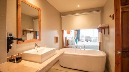 Phòng tắm đầy đủ tiện nghi, sang trọng