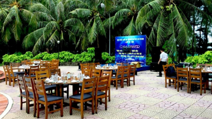 Nhà Hàng Sân Vườn