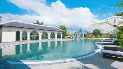 Bể bơi nước mặn