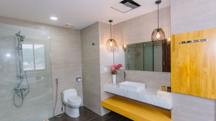 Phòng vệ sinh Cao Minh Hotel Lào Cai