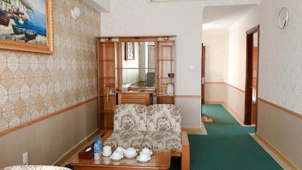 Tiện nghi đầy đủ, có bàn uống nước