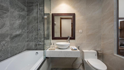 Phòng tắm tại Capella Danang Hotel & Apartment