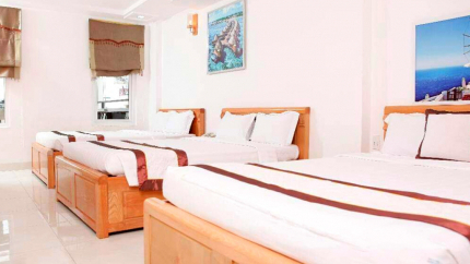 Phòng Deluxe Triple khách sạn Caroline Beach 3*