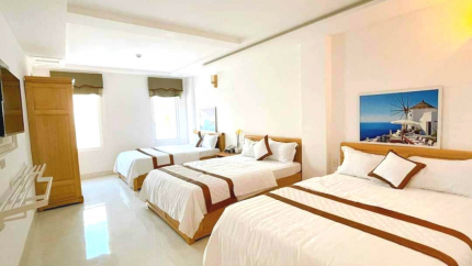 Phòng Deluxe Triple tại Caroline Beach Hotel