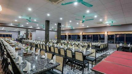 Nhà hàng mang phong cách Á - Âu