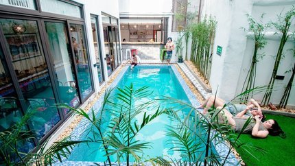 Bể bơi ngoài trời