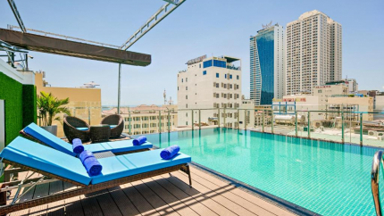 Hồ bơi Celina Hotel & Apartment Đà Nẵng