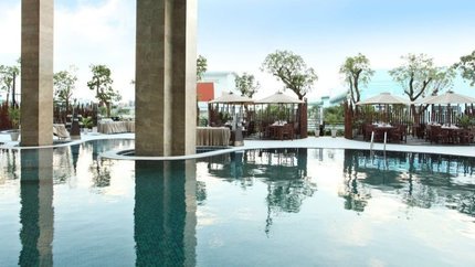 Hồ bơi ngoài trời