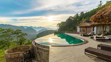 Bể bơi vô cực ngoài trời