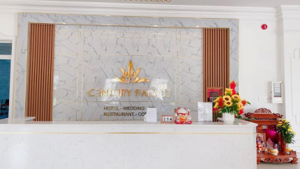 Quầy lễ tân tại Century Palace Quy Nhơn