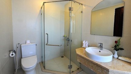 Phòng vệ sinh khép kín, đầy đủ tiện nghi