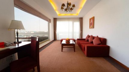 Phòng khách rộng rãi, sang trọng