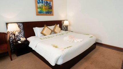 Phòng Suite River View hiện đại, đầy đủ tiện ích