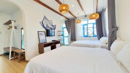 Phòng được trang trí đơn giản, tạo cảm giác dễ chịu