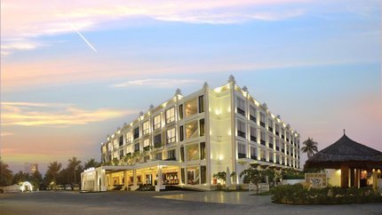 Toàn cảnh khách sạn từ xa