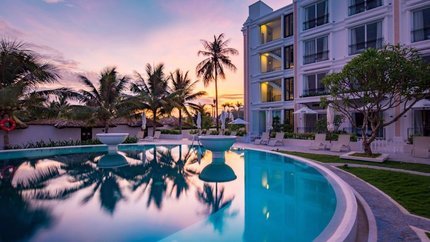 Hồ bơi ngoài trời