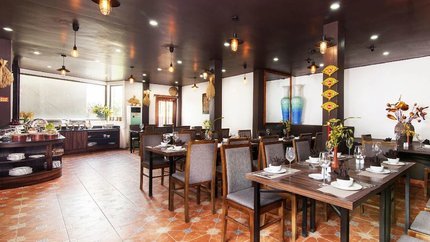 Không gian nhà hàng rộng rãi