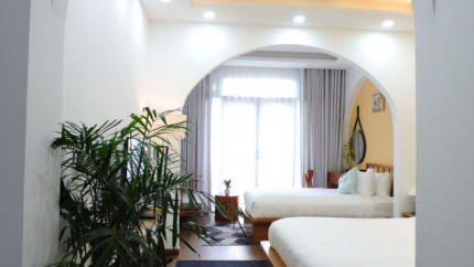 Phòng Balcony Triple Indochine khách sạn Chez Mimosa Local Sài Gòn