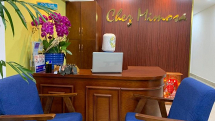 Lễ tân khách sạn Chez Mimosa Petite Sài Gòn