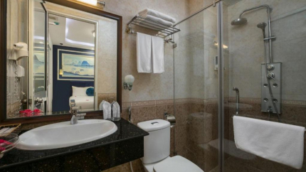 Phòng vệ sinh Standard khách sạn 3* Chic Boutique