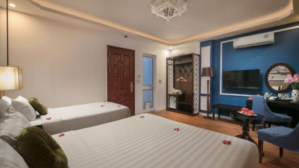 Family Balcony Room khách sạn 3* Chic Boutique Hanoi