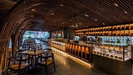 Không quan quán rộng rãi