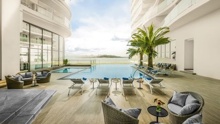 Bể bơi ngoài trời