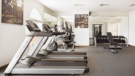 Phòng tập gym với thiết bị hiện đại