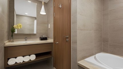 Phòng được trang bị bồn tắm lớn