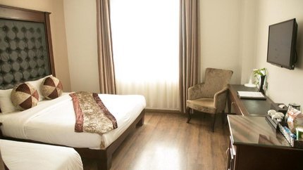 Cửa sổ lớn giúp phòng sáng và thoáng