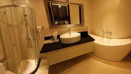 Phòng tắm rộng rãi