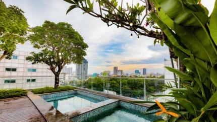 Hồ bơi tại khách sạn Cochin Sang