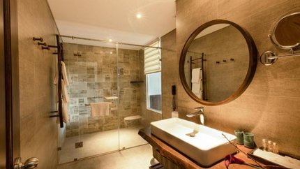 Phòng tắm được trang bị đầy đủ tiện nghi