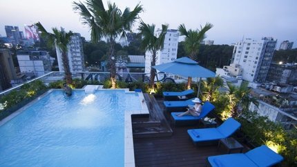 Bể bơi trên tầng thượng