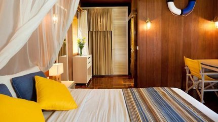 Villa hoàn toàn bằng gỗ, có  bàn làm việc